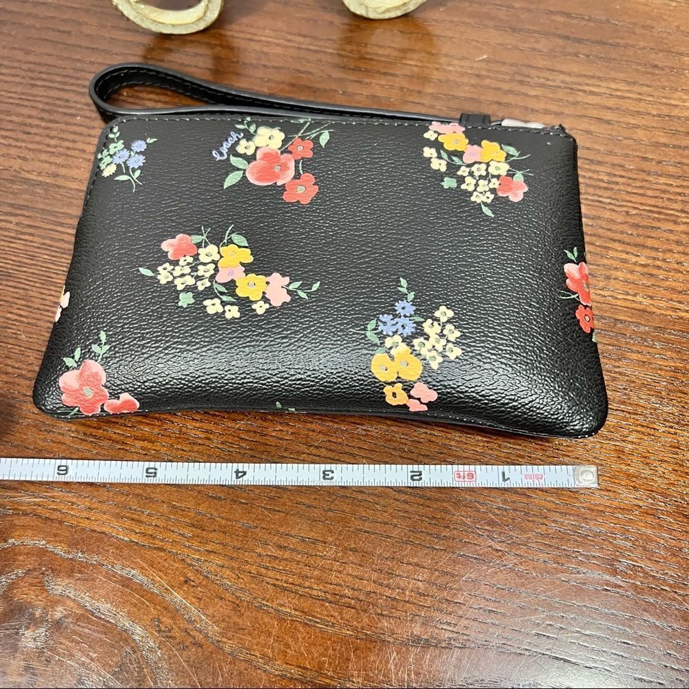 COACH Corner Zip Wristlet In Signature Canvas With Wildflower Print Nwt - Picture 4 of 5